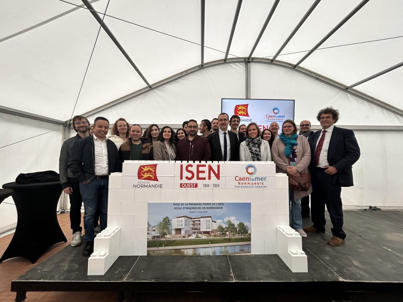 Pose de la première pierre ISEN Ouest à Caen