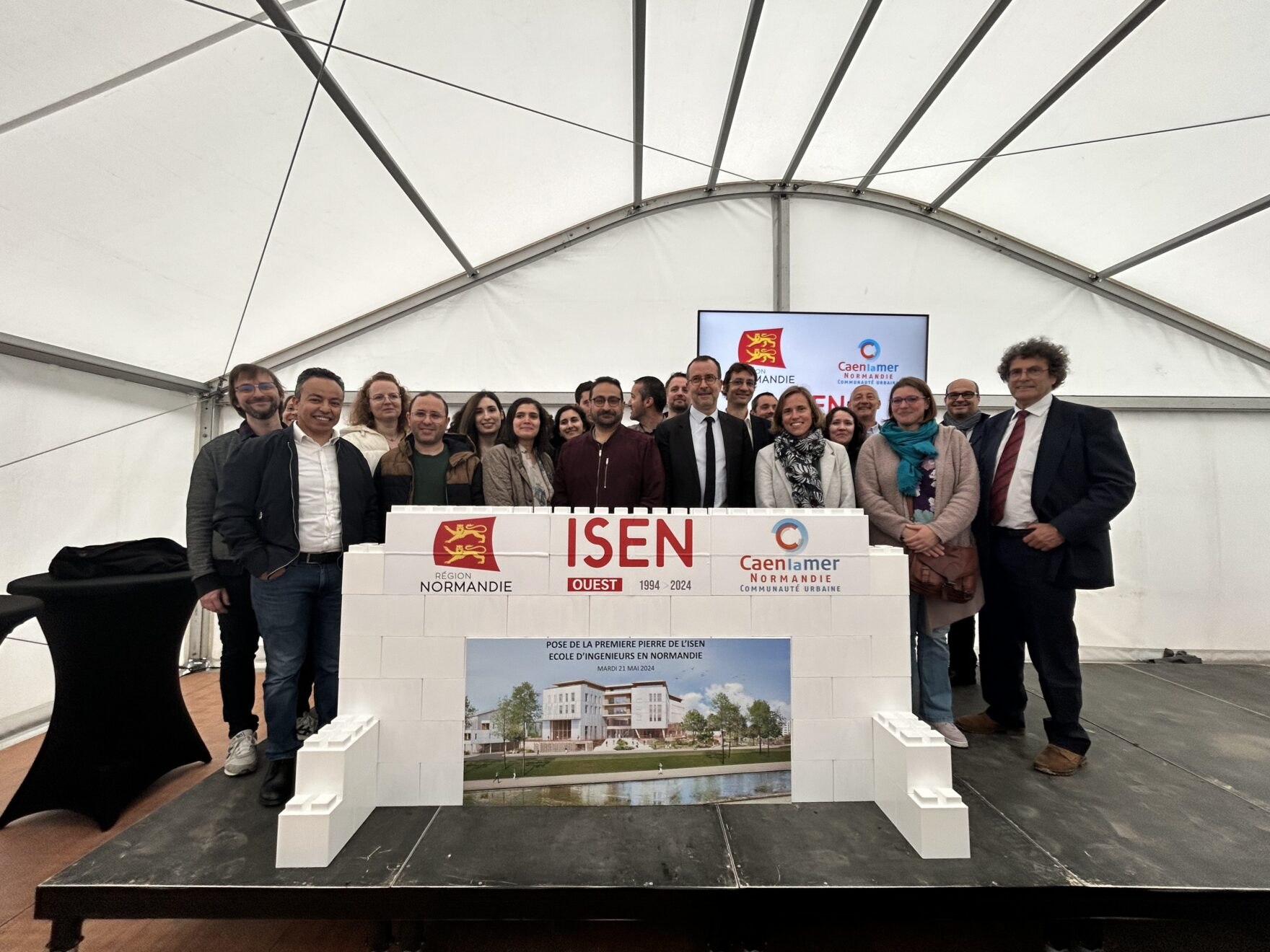 Pose de la première pierre ISEN Ouest à Caen